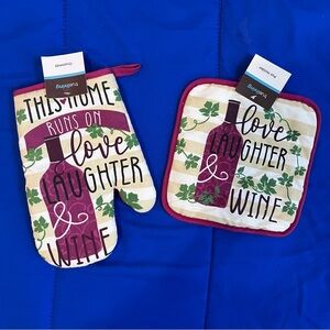 TRUE LIVING 2-Piece Kitchen Set Oven Mitt + Potholder NWT
